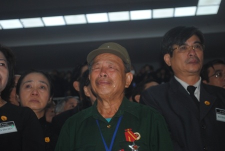 Nhiều người bật khóc trong buổi lễ truy điệu